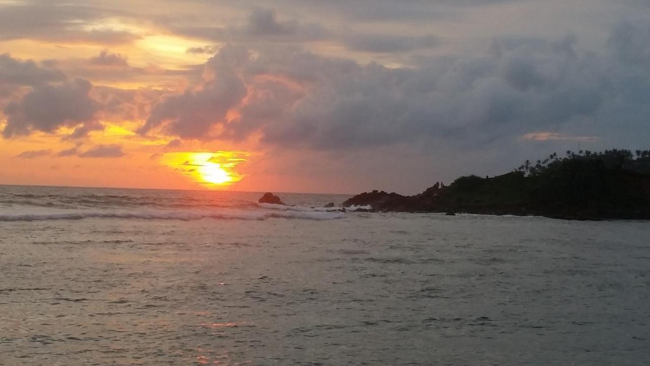 Turtle Reef Guest Bed & Breakfast มิริสซา ภายนอก รูปภาพ